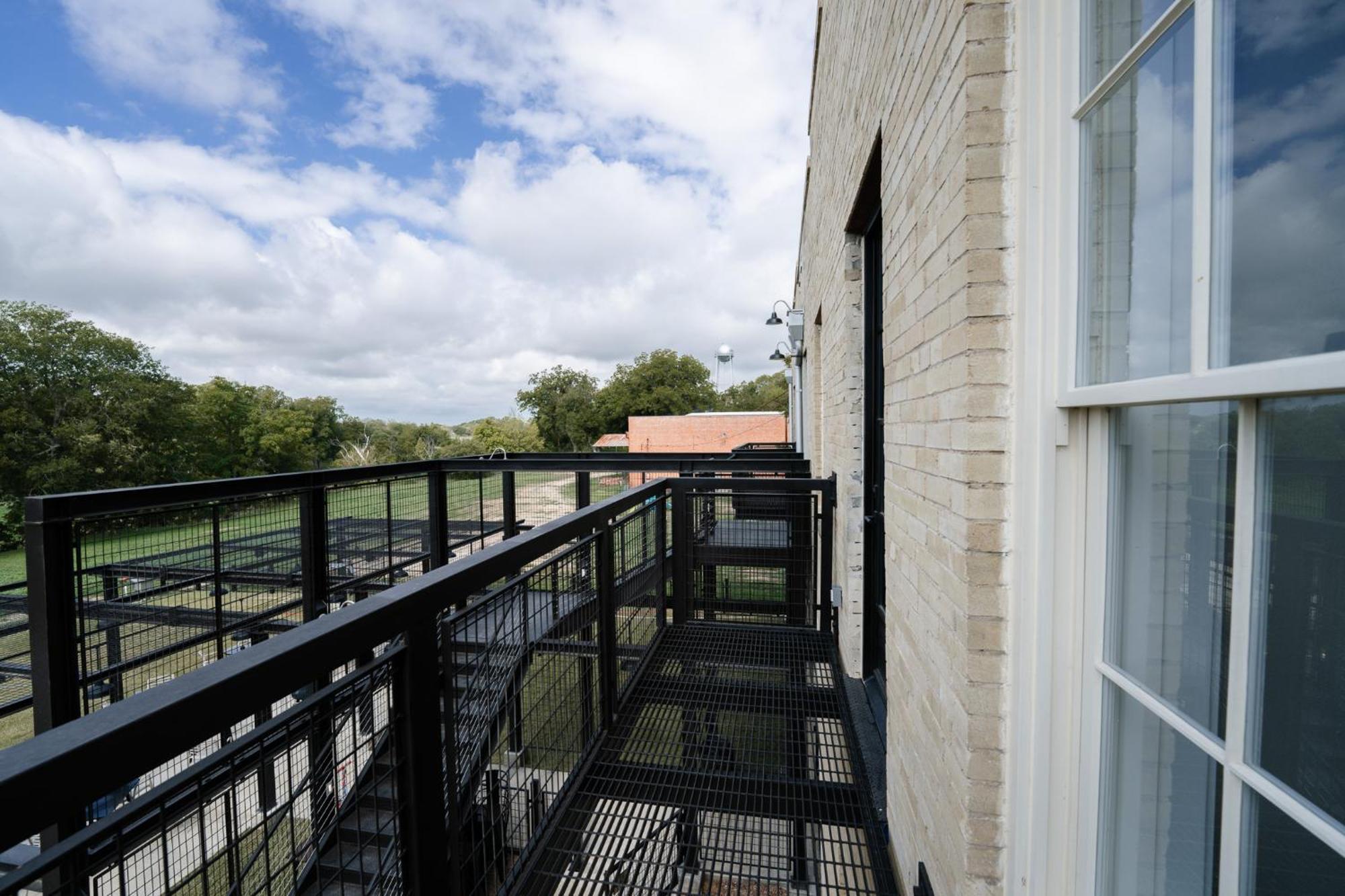 Western 1924 Luxury Lofts Martindale Eksteriør bilde